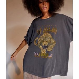 UO Def Leppard Oversized Tee